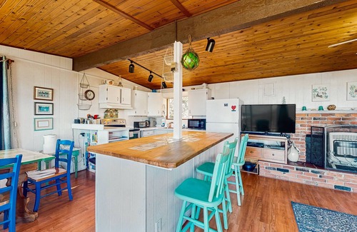 Yachats Cabin | Dog-Friendly Oceanfront Cabin in the Trees with Gorgeous Views