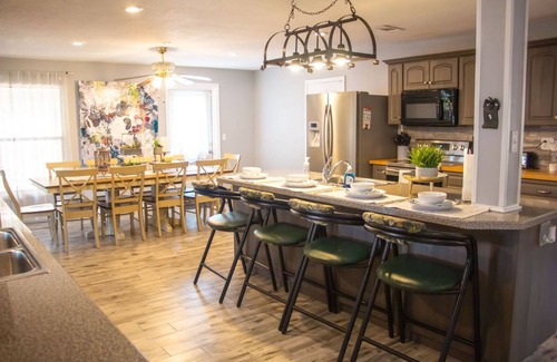 Oldsmar House | DOG friendly pool home close to the BEACH!