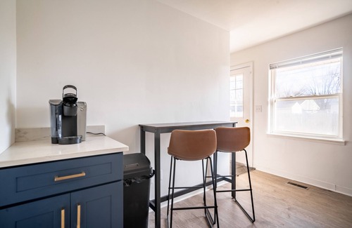 Madison-on-the-Lake House | Dog-Friendly Retreat Near Wineries/Spire/GOTL