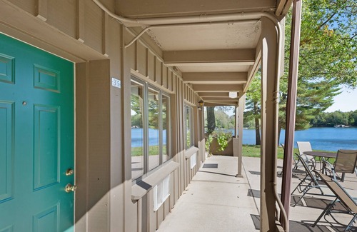 Eagle River Apartment | Dog-friendly suite w/ shared dock, tennis, basketball court & water views!