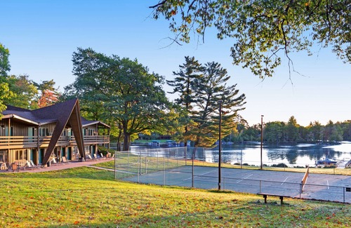 Eagle River Apartment | Dog-friendly suite w/ shared dock, tennis, basketball court & water views!