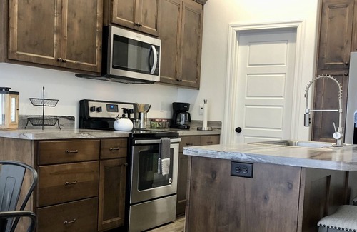 Idaho Falls House | Dog friendly townhome with garage access 5 miles to downtown.