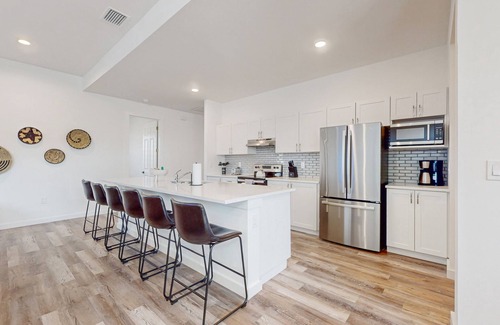 Mariner House | Dog-friendly tropical charmer with smart TVs, large yard, covered patio, & W/D