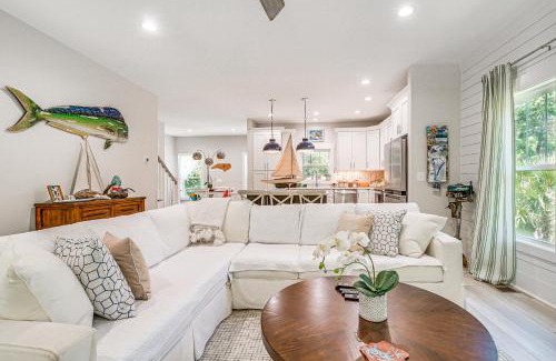 Myrtle Grove House | Dog-Friendly Wilmington Retreat about 7 Mi to Beach!