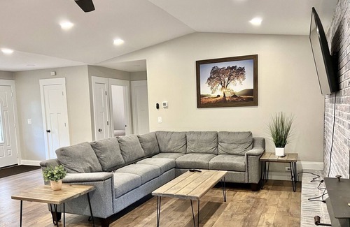 Duncan House | Dogwood 3Br Queen Suite in Duncan