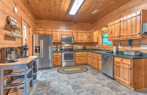 Morganton House | Dogwood Lodge - Dog Friendly w Hot Tub & Fire Pit
