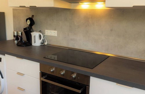 Innenstadt-Ost Apartment | Dohann2. Bright and open apartment close to the center with private parking space in front of the door