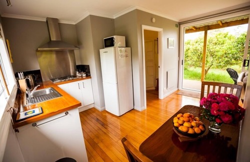 Kerikeri Cottage | DoLittle Cottage on organic citrus orchard, farm animals, pool, total bliss