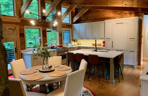 Highlands Hills House | "Dolly Lodge" - Private 2.5 Acres/Mid-Century Architecture