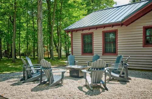 Fennville House | Dollybrook 6 Pet Friendly Community Pool Groups Welcome