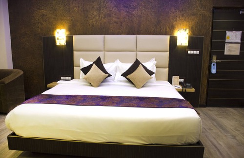 Madanpur Hotel | Dolphin Chocolate Inn