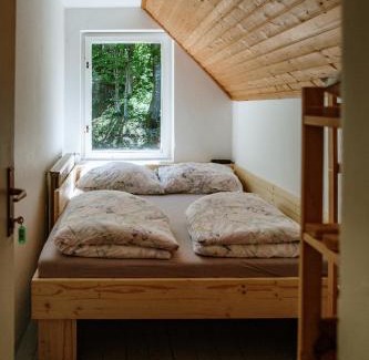 Cerknica Bed & Breakfast | Dom na Slivnici
