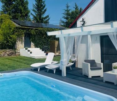 Insko House | Dom wakacyjny z podgrzewanym basenem w tarasie i jacuzzi pod gwiazdami, Studnica, Ińsko, "THerapeutica"