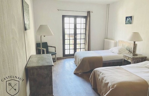 Laroque-de-Fa Bed & Breakfast | Domaine Castelnaut gîte et château