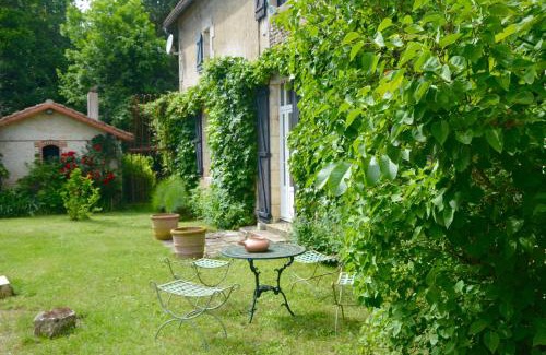 Usson-du-Poitou House | Domaine d azac