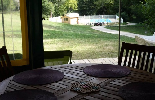 St-Sulpice-de-Mareuil House | Domaine de Corneuil * - Tent Kanada Comfort with shower cabin and toilet 5 people