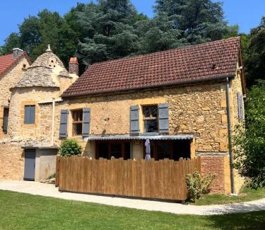 Castels House | Domaine de la Source