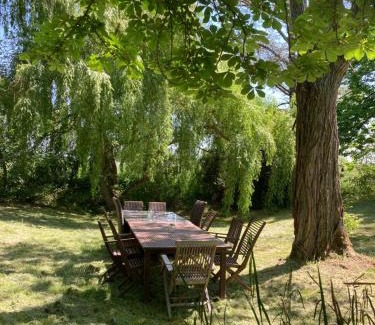 Lisle-sur-Tarn Villa | Domaine de Ménerque - petit château avec piscine
