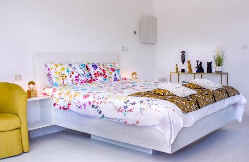 Mirepeisset Bed & Breakfast | Domaine Des Lucques B&B with Private Infinity Pool & Grand Olive Grove