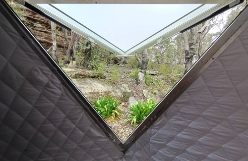 Mount Victoria Apartment | Dome Solar Studio Escape Set in native forest high in the Blue Mountains. Enjoy