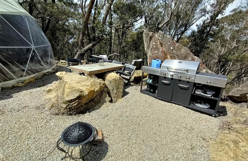 Mount Victoria Apartment | Dome Solar Studio Escape Set in native forest high in the Blue Mountains. Enjoy