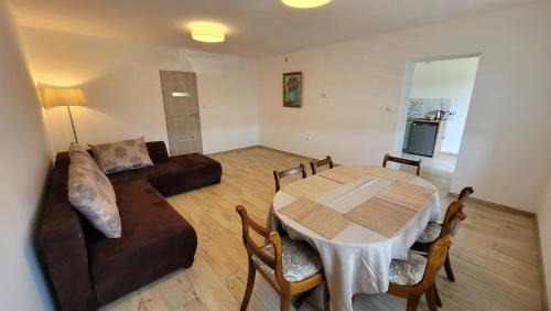 Zarki House | Domek nad stawami II - Gospodarstwo Rybackie Jaworznik