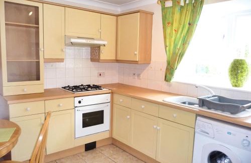 Kirk Sandall House | Doncaster - Hatfield - 2 Bed Semi - Private Garden & Parking 2 Cars - Quiet Cul De Sac Location - Dog Friendly - Fast Wifi - Close to Motorway Access