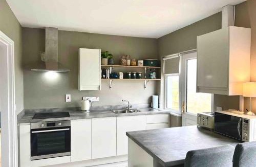 Lettermacaward House | Donegal Beach Cottage with Sea Views, sleeps six