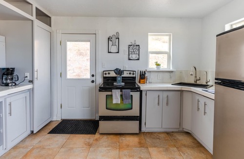Golden Valley House | Donkey Trails Scenic Mountain House, sleeps 4