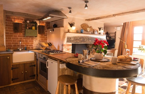 Sudbury Cottage | Dons Barn - A romantic holiday cottage with beautiful, beamed interiors. Wow.