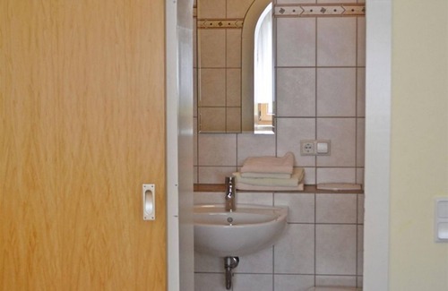 Schillingen Bed & Breakfast | Doppelzimmer, Dusche Oder Bad, WC, 1 Schlafraum - Gasthaus-pension-metzgerei Maßem