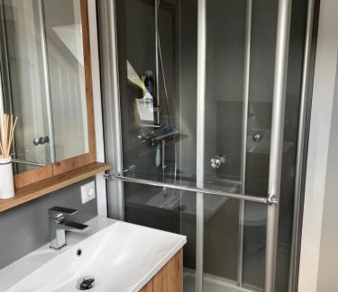 Nagel House | Doppelzimmer mit Bad im Seminarhaus Sissy Baumann