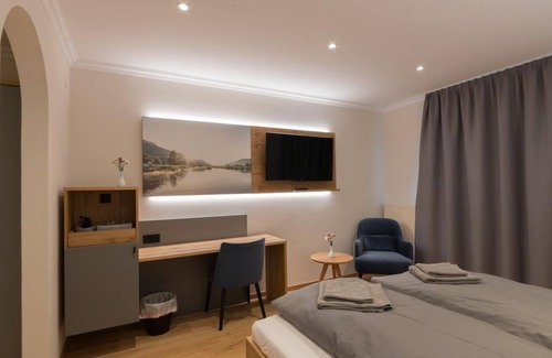 Steindorf am Ossiacher See House | Doppelzimmer mit Balkon und Seeblick - Familiengasthof Nindler