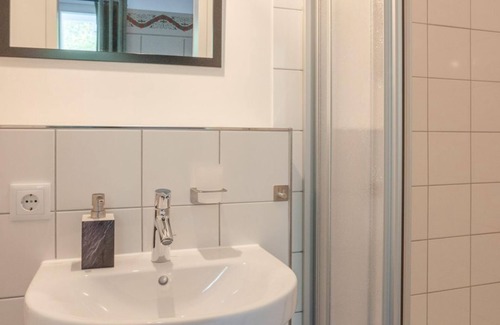 Ahutte Bed & Breakfast | Doppelzimmer mit Wandverzierung - Museumsbahnhof Ahütte
