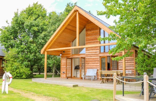 Thorpe On The Hill Cottage | DORADO LODGE, pet friendly, with hot tub in Thorpe-On-The-Hill