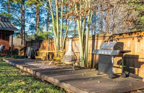 Clarksville House | Doras Dutch Cottage Charmer with Swimming Pool