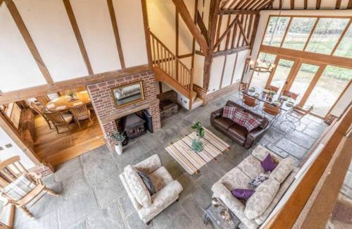 Bray on Thames House | Dorney,Windsor Family Getaway with Hot Tub