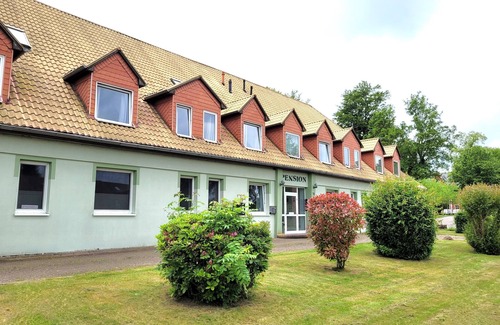 Parow Apartment | Double/2-bed room 01 Ground floor - Guesthouse Am Schloss