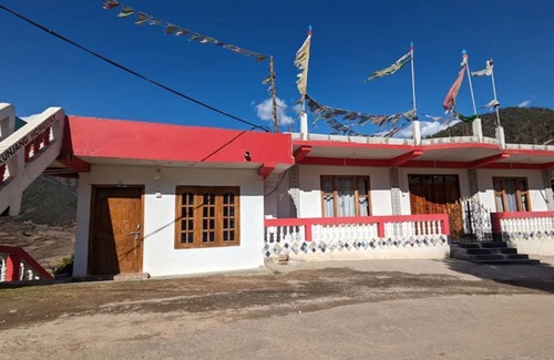 Bomdila Bed & Breakfast | DOUBLE BED DELUXE ROOM 4