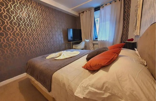 Vincent Square House | Double Bed in Duplex close to Big Ben & London Eye