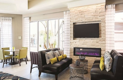 Ahwatukee Foothills Hotel | Double Bed Room, La Quinta Phoenix Chandler, Free Breakfast, 2 Family Rooms