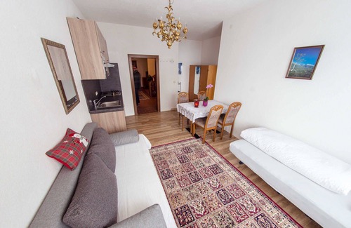 Fliess Apartment | Double bed room with breakfast - Europa Pension Tirol