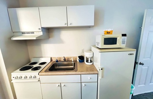 Lake City Apartment | Double Bed Suite with Full Kitchen