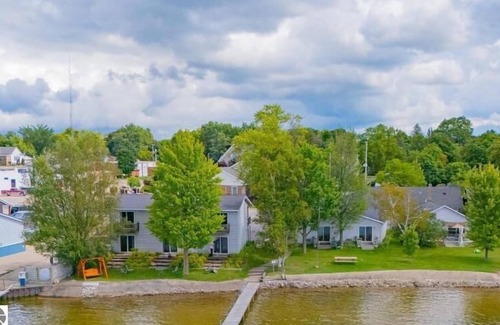 Lake City Apartment | Double Bed Suite with Full Kitchen