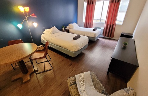 Pico - Robertson Apartment | Double Bed Unit with AC and Wifi in Beverly Hills
