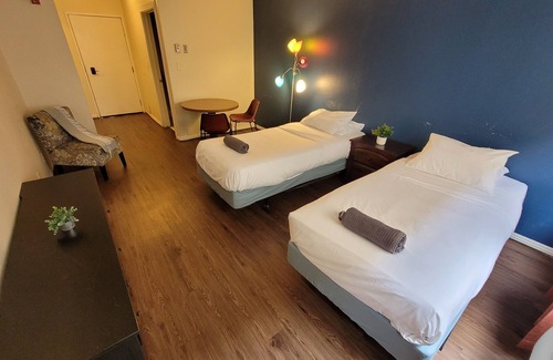 Pico - Robertson Apartment | Double Bed Unit with AC and Wifi in Beverly Hills