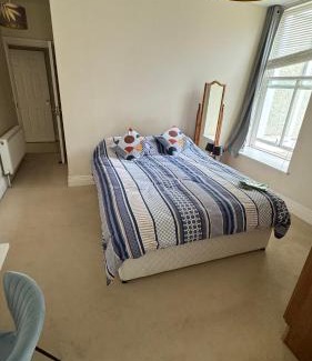 Cork House | Double Bedroom with private bathroom close to Cork city