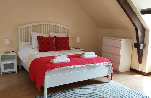 Les Champs-Geraux House | Double or Twin-Shared Bathroom-Courtyard view