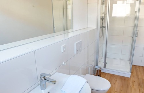 Heilbad Heiligenstadt Apartment | Double room with bathroom & corridor/Iberg view - Sonnenschein Hotel & Apartments