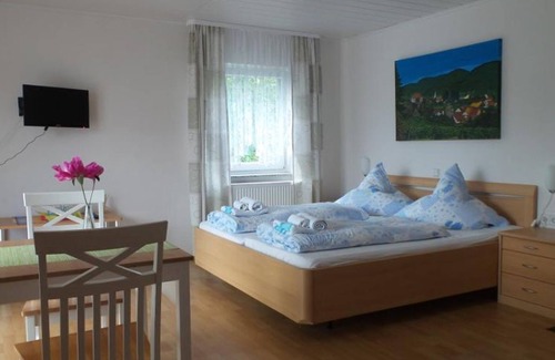 Schweigen-Rechtenbach Bed & Breakfast | Double room with shower/WC - Gästehaus Reither